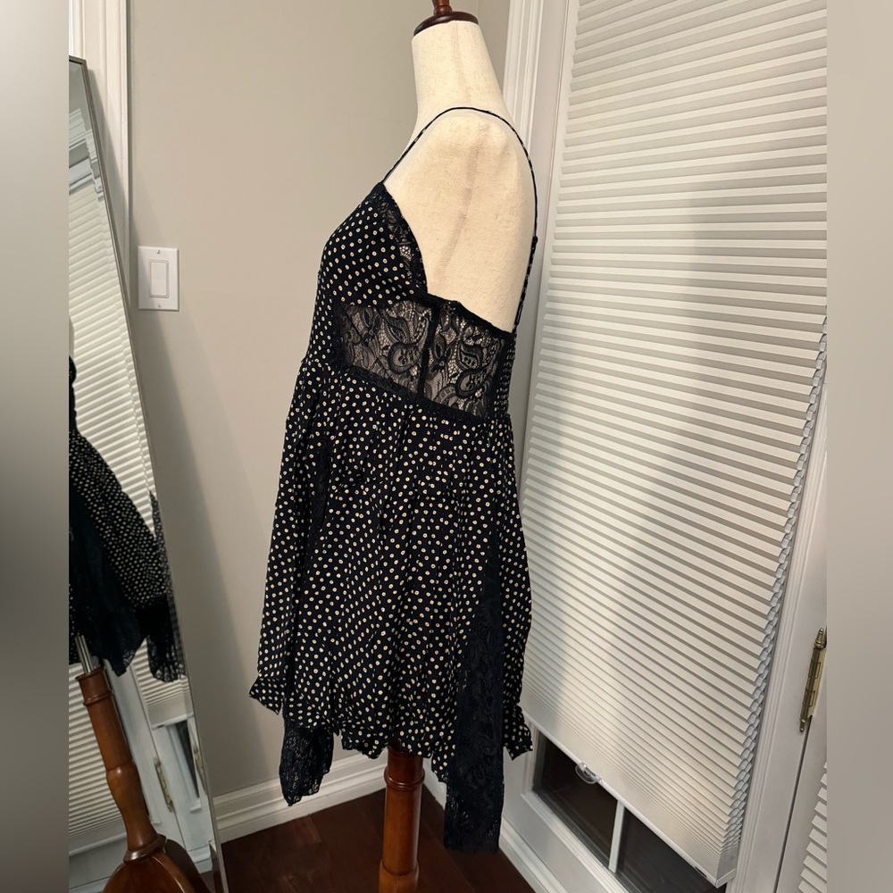 Catch Me | Navy Blue and White Flower Polka Dotted Summer Dress | Medium - Picture 4 of 11